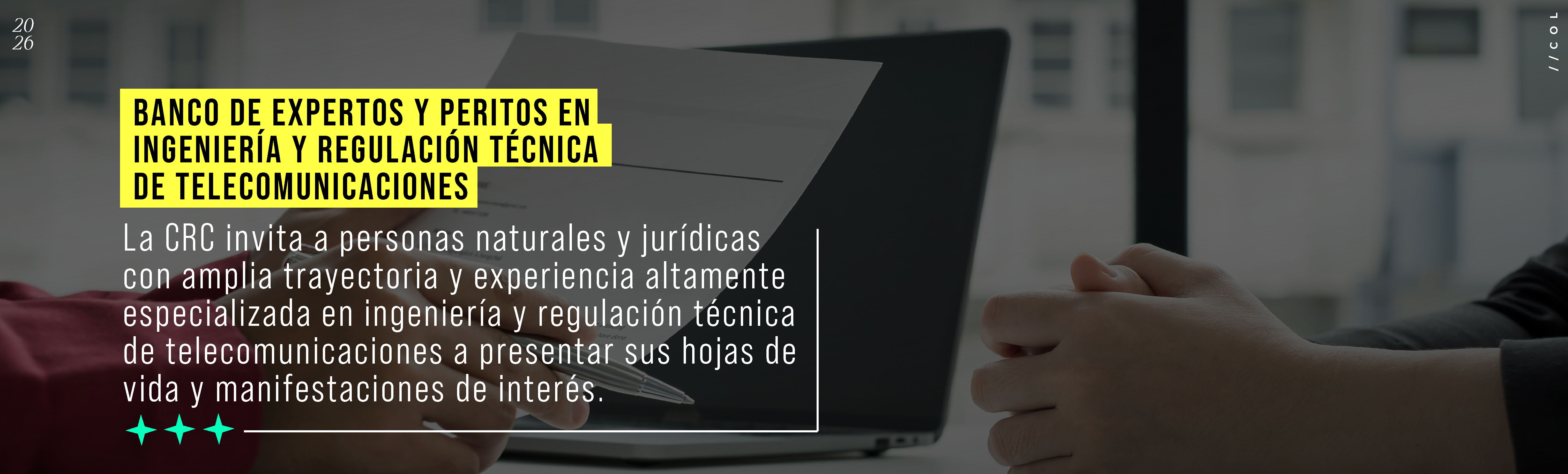 hombre de fondo escribiendo